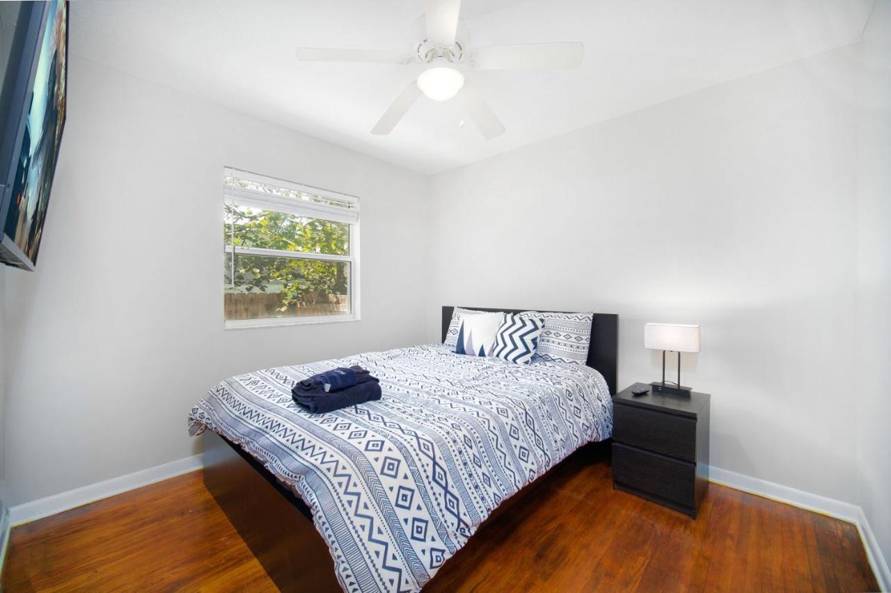 King Bedroom 2Bed1Bath Sleeps 4 Close To Town Center Downtown Beach Mayo Clinic Jacksonville Exterior photo