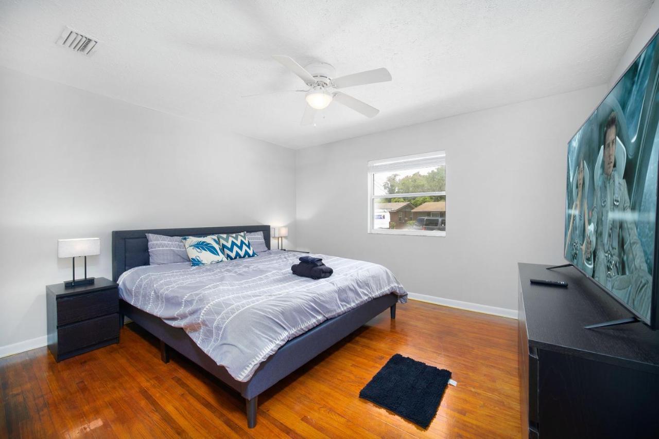 King Bedroom 2Bed1Bath Sleeps 4 Close To Town Center Downtown Beach Mayo Clinic Jacksonville Exterior photo